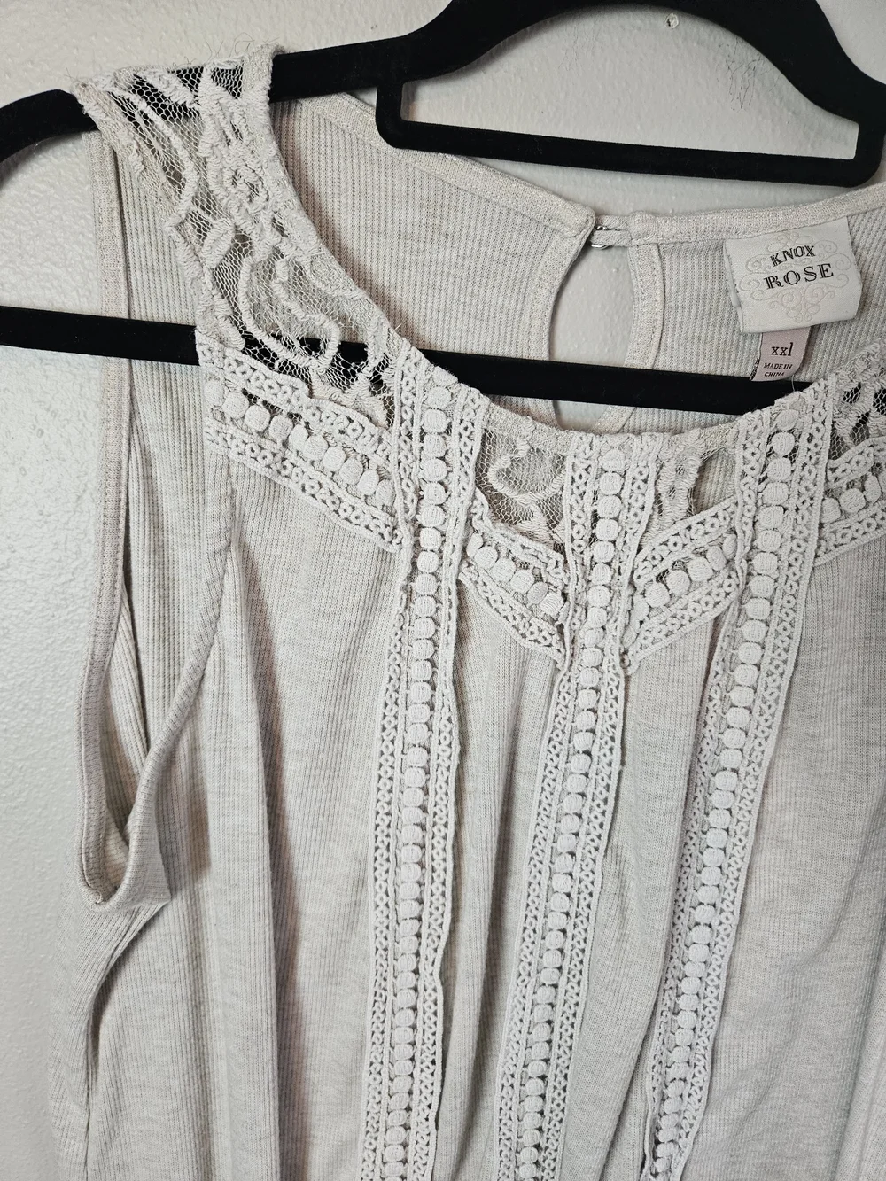 Knox Rose Cream Lace-Trim Sleeveless Tank - Picture 4 of 4